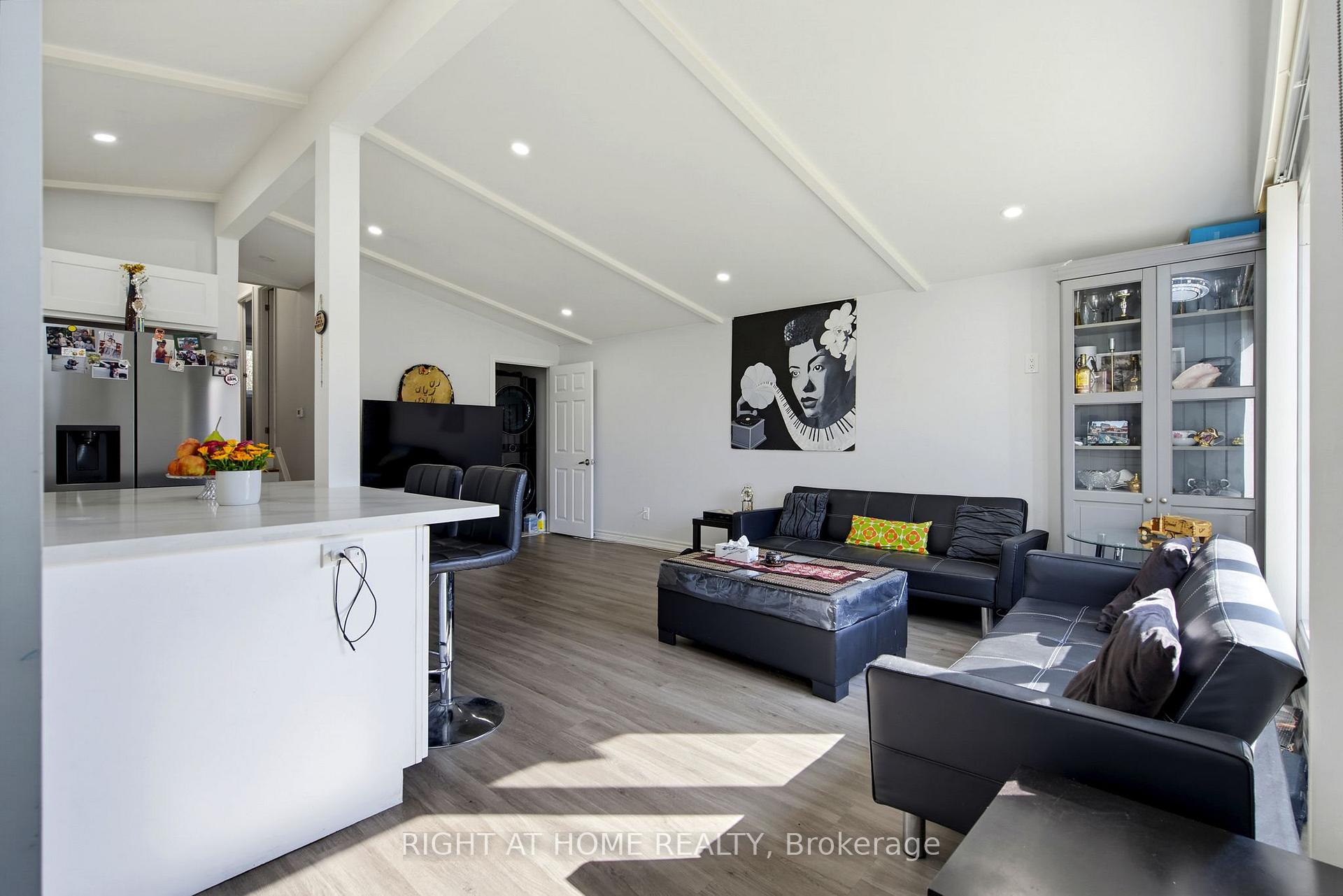 Photo 5 of 75 Bloomington Crescent, North York, Black Creek — HOMEH