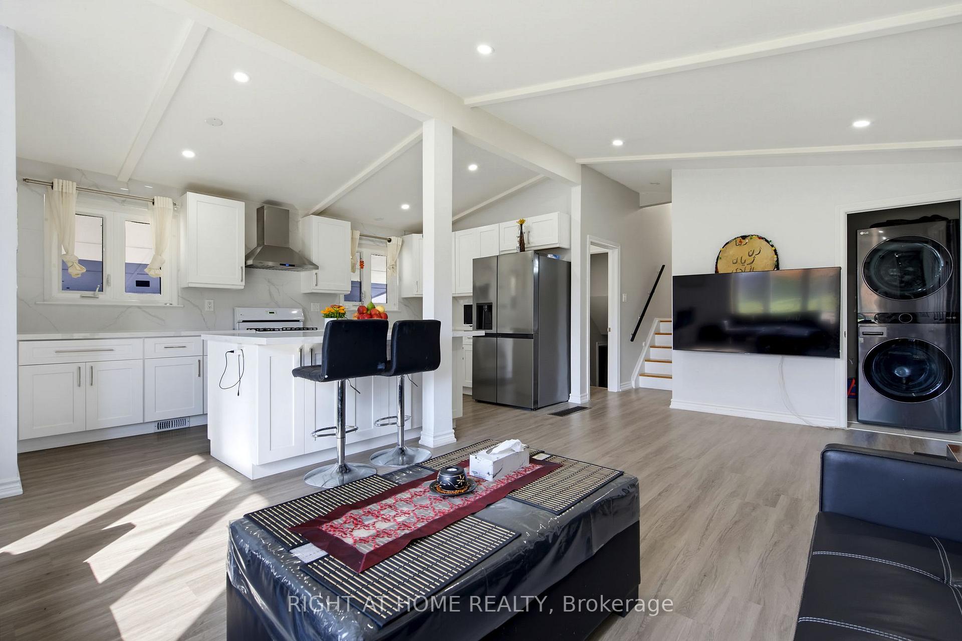 Photo 6 of 75 Bloomington Crescent, North York, Black Creek — HOMEH