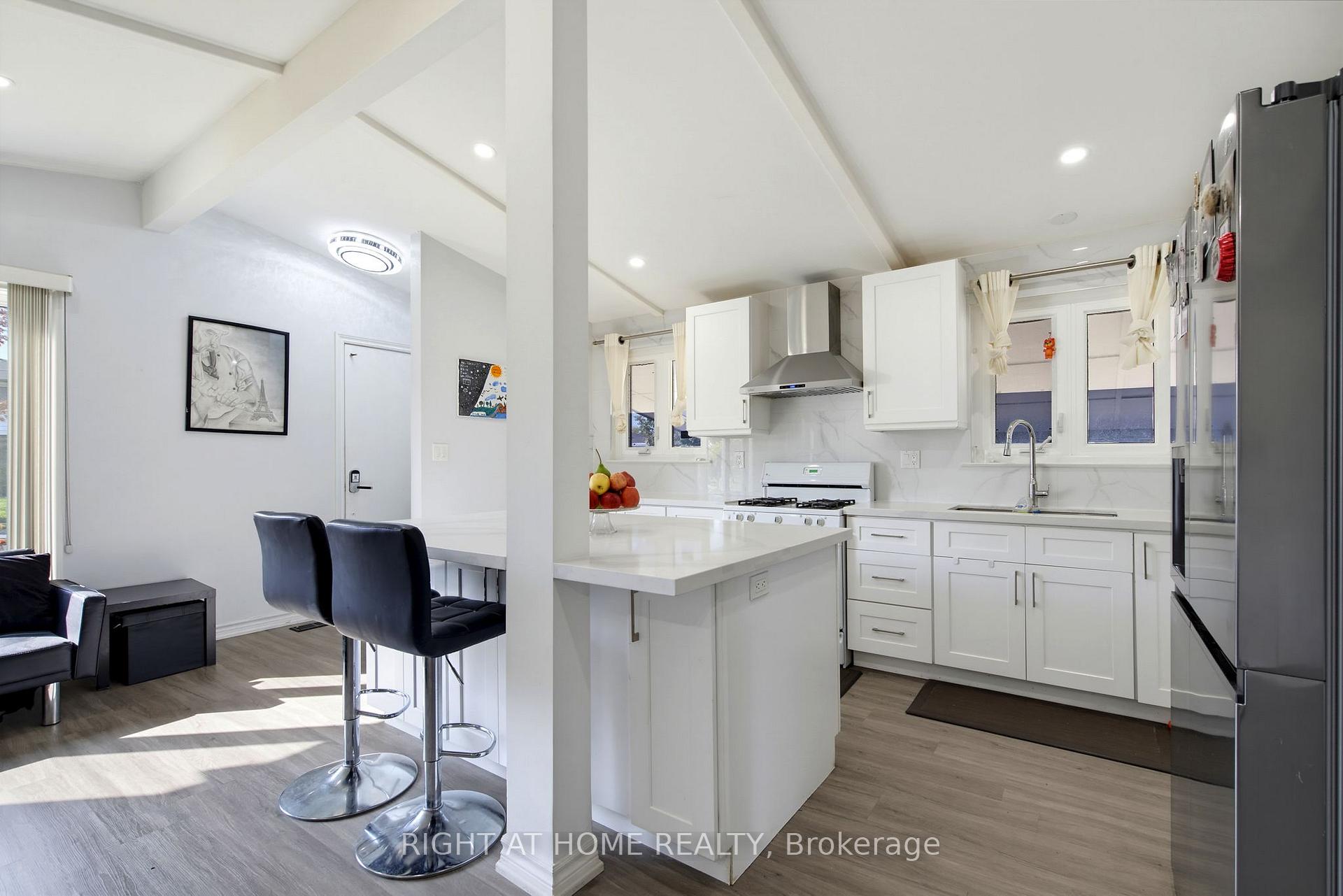 Photo 10 of 75 Bloomington Crescent, North York, Black Creek — HOMEH