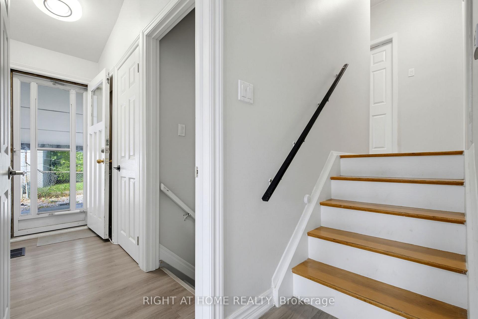 Photo 13 of 75 Bloomington Crescent, North York, Black Creek — HOMEH