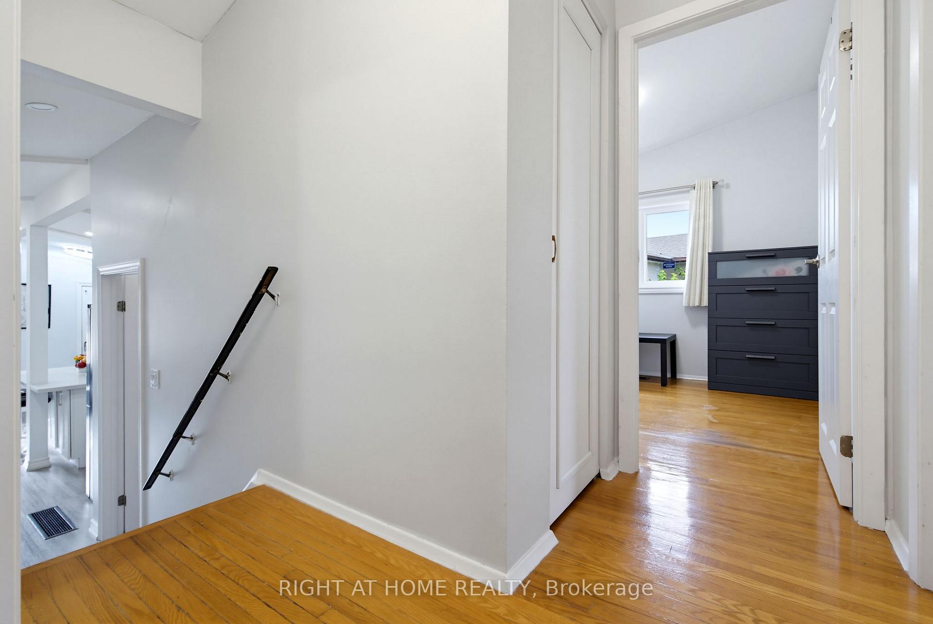 Photo 14 of 75 Bloomington Crescent, North York, Black Creek — HOMEH