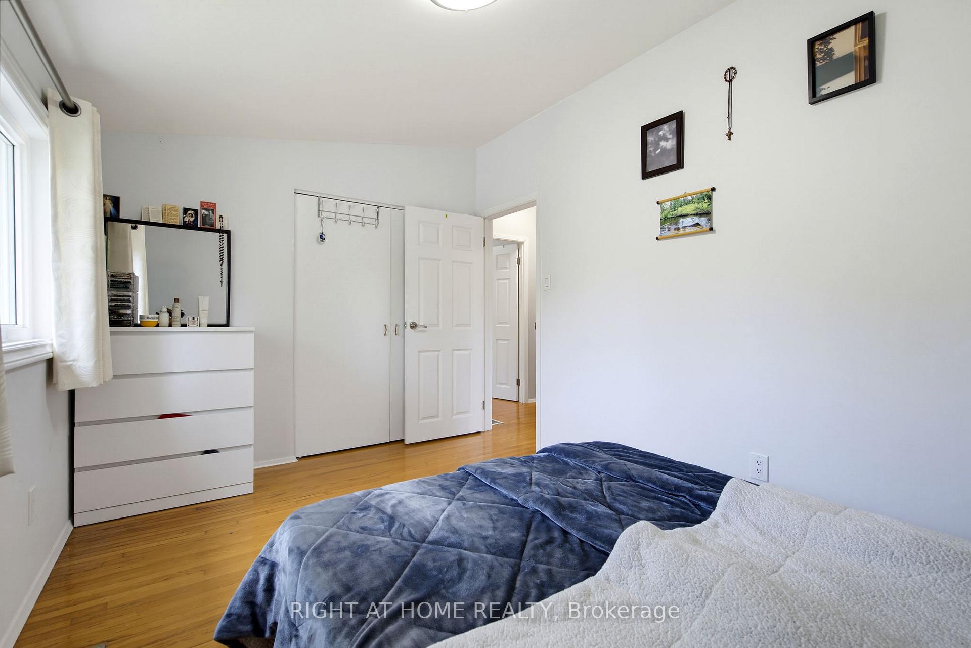 Photo 20 of 75 Bloomington Crescent, North York, Black Creek — HOMEH