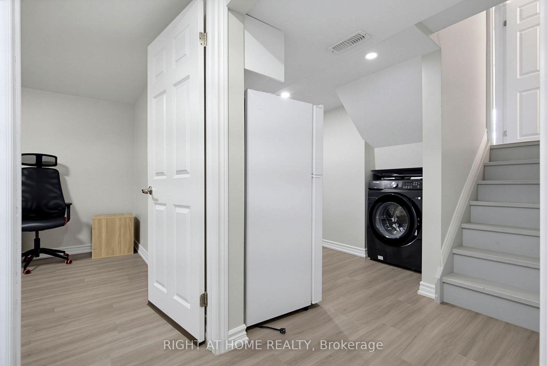 Photo 22 of 75 Bloomington Crescent, North York, Black Creek — HOMEH