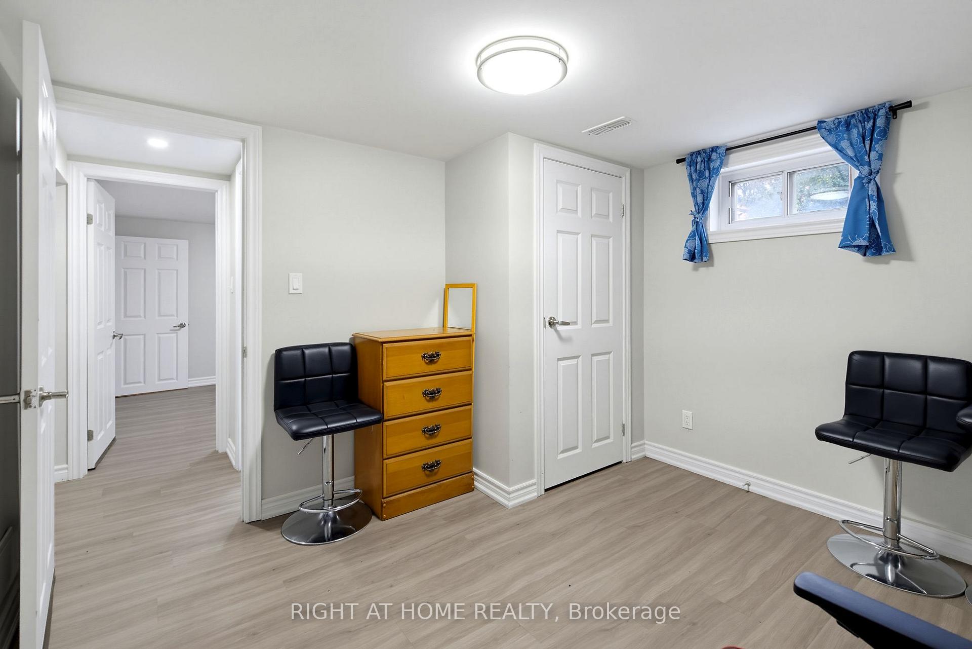 Photo 27 of 75 Bloomington Crescent, North York, Black Creek — HOMEH