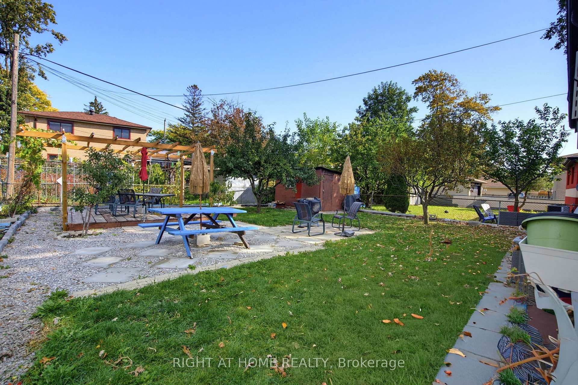 Photo 30 of 75 Bloomington Crescent, North York, Black Creek — HOMEH