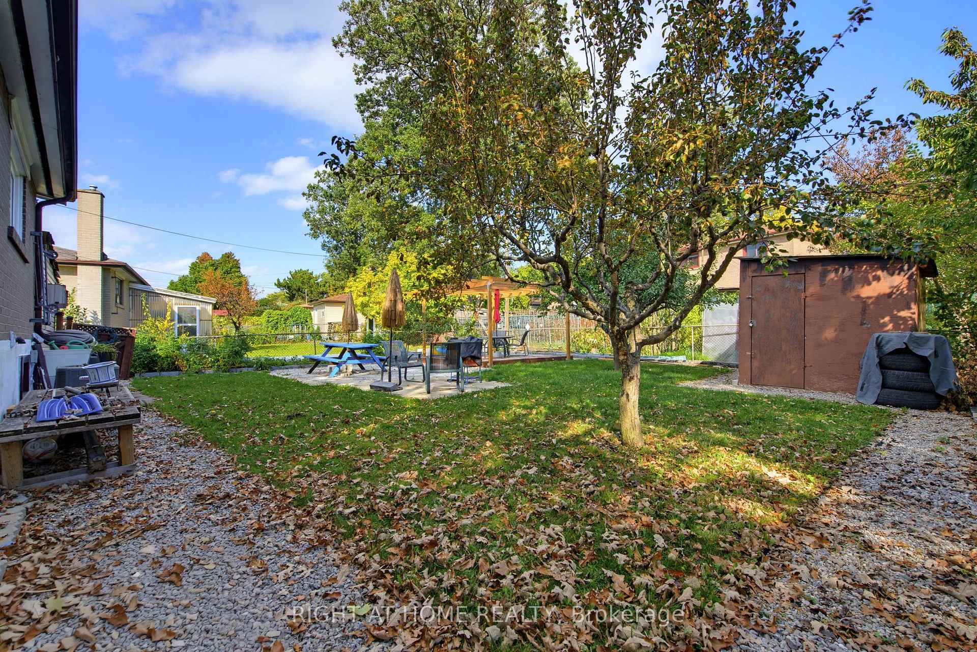 Photo 31 of 75 Bloomington Crescent, North York, Black Creek — HOMEH