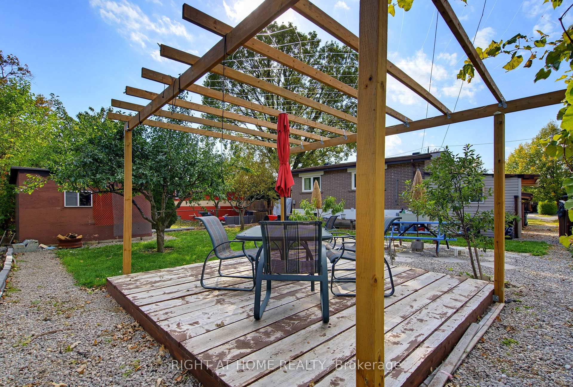 Photo 32 of 75 Bloomington Crescent, North York, Black Creek — HOMEH