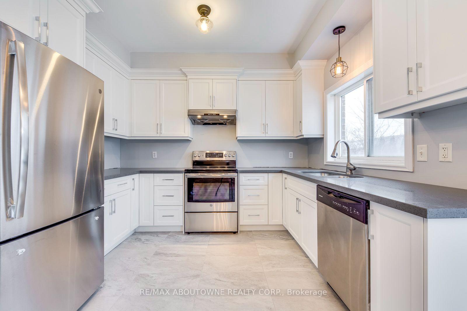 Photo 4 of 5160 Bird Boulevard, Burlington, Orchard — HOMEH
