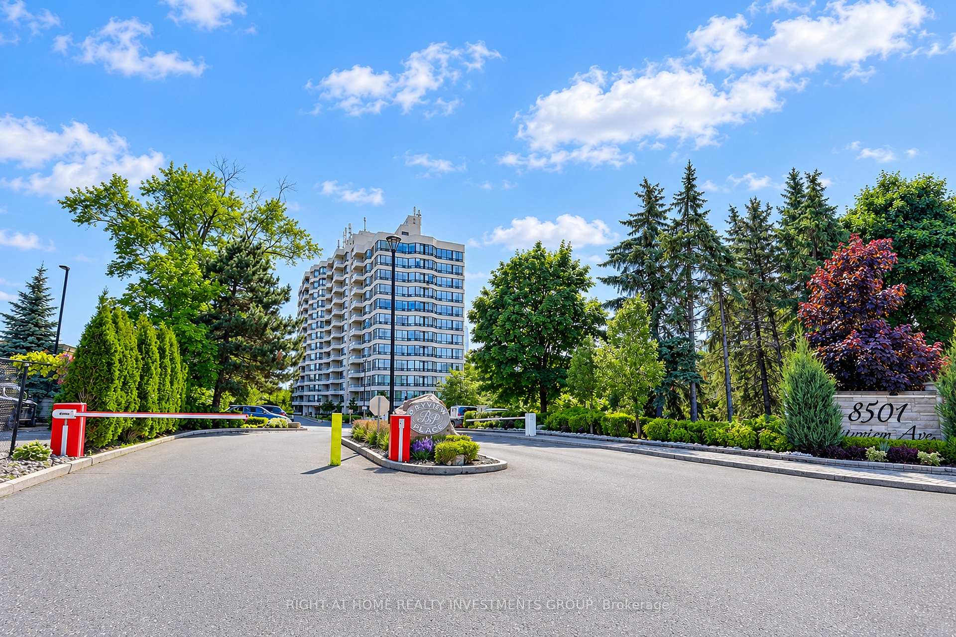 Photo of Unit 606, 8501 Bayview Avenue