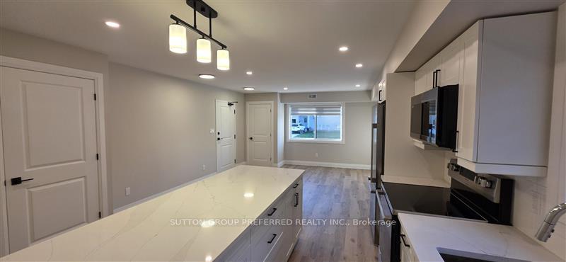 Photo 6 of Unit 5, 118 Scott Street, Strathroy-Caradoc, SE — HOMEH