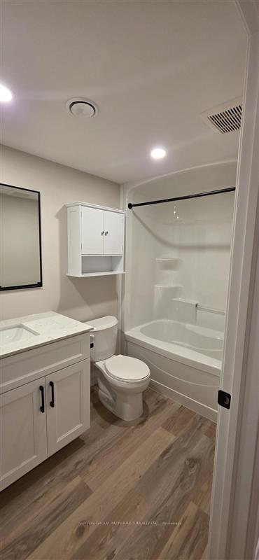 Photo 11 of Unit 4, 118 Scott Street, Strathroy-Caradoc, SE — HOMEH