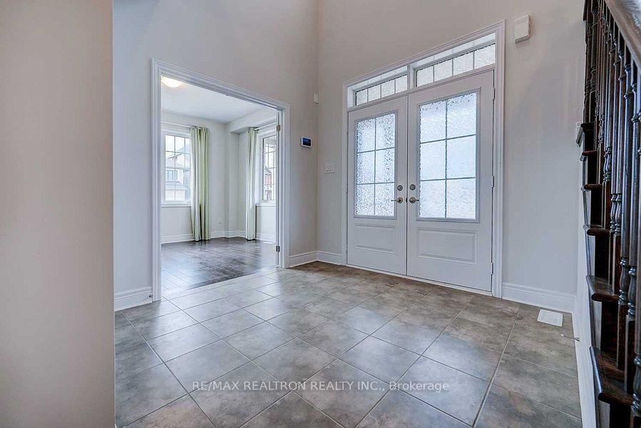 Photo 5 of 78 Jinnah Avenue, Markham, Middlefield — HOMEH