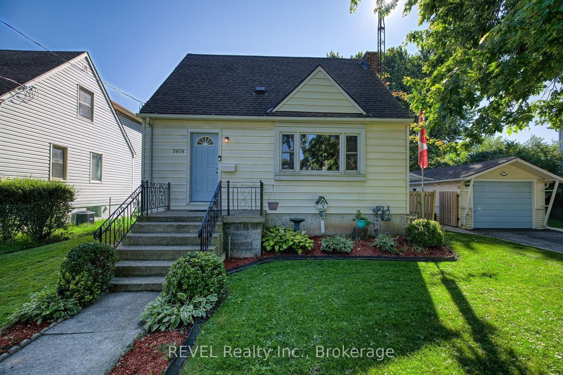 Photo of 5608 Glamis Crescent