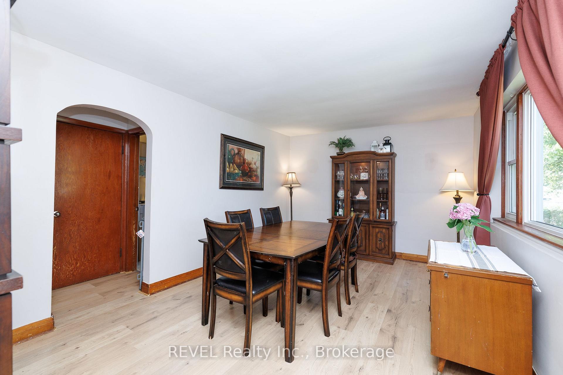 Photo 8 of 5608 Glamis Crescent, Niagara Falls, Hospital — HOMEH