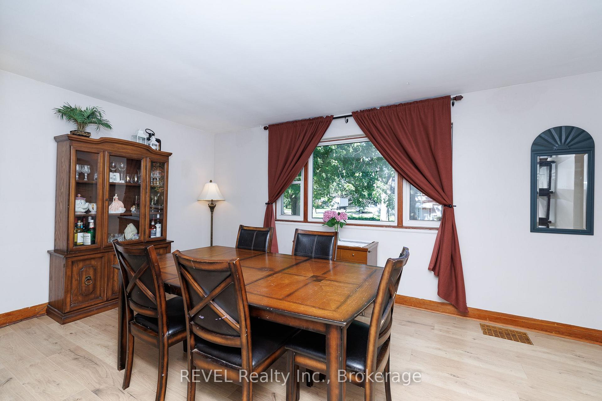 Photo 9 of 5608 Glamis Crescent, Niagara Falls, Hospital — HOMEH