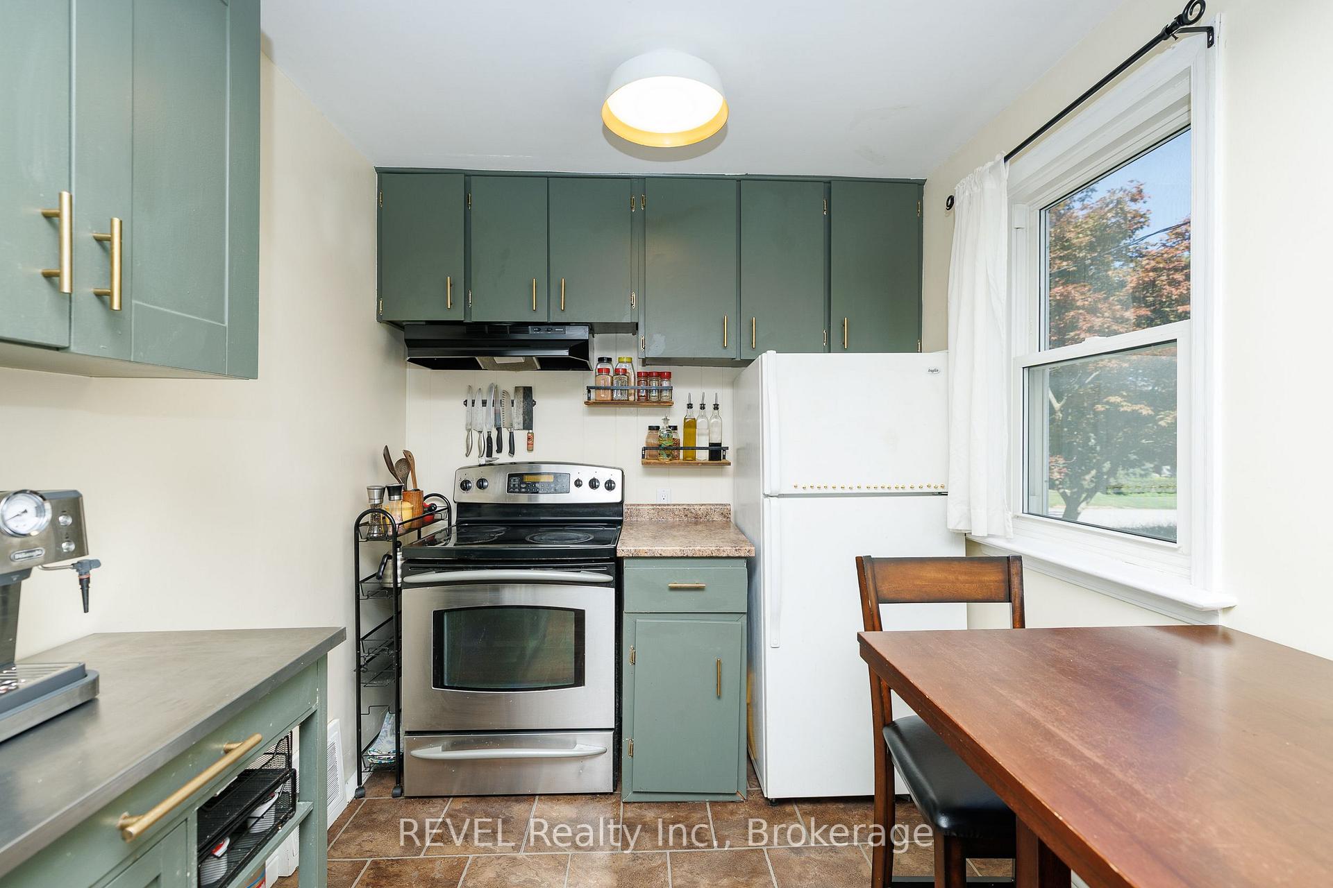 Photo 13 of 5608 Glamis Crescent, Niagara Falls, Hospital — HOMEH