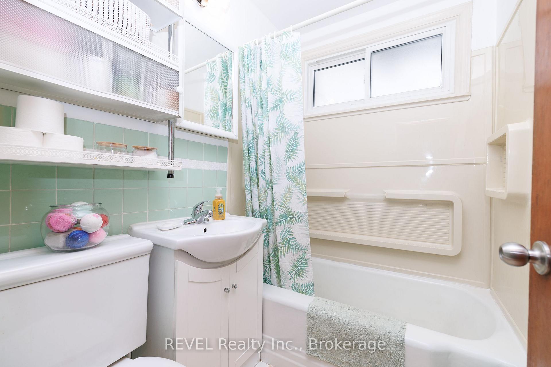 Photo 22 of 5608 Glamis Crescent, Niagara Falls, Hospital — HOMEH