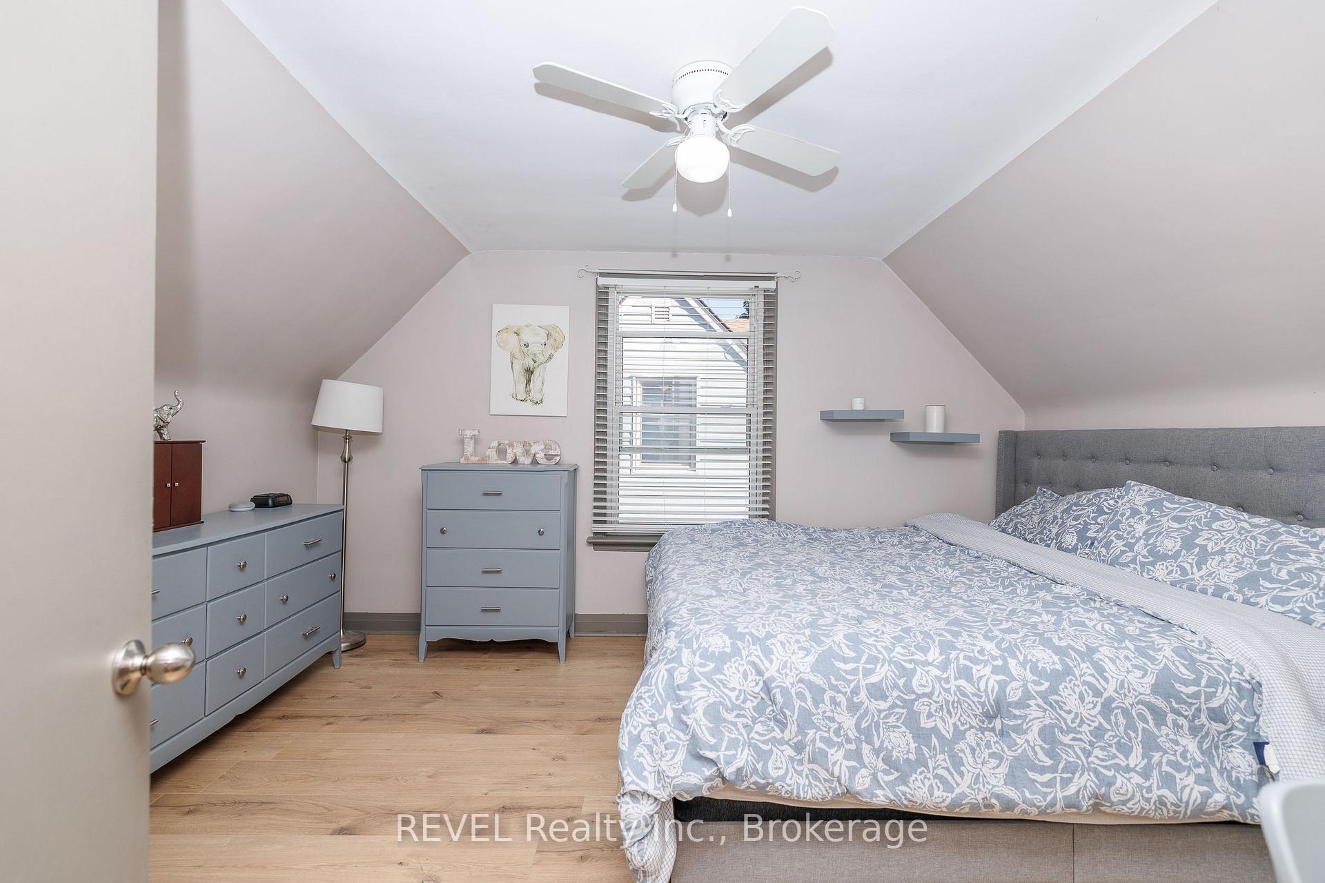 Photo 23 of 5608 Glamis Crescent, Niagara Falls, Hospital — HOMEH