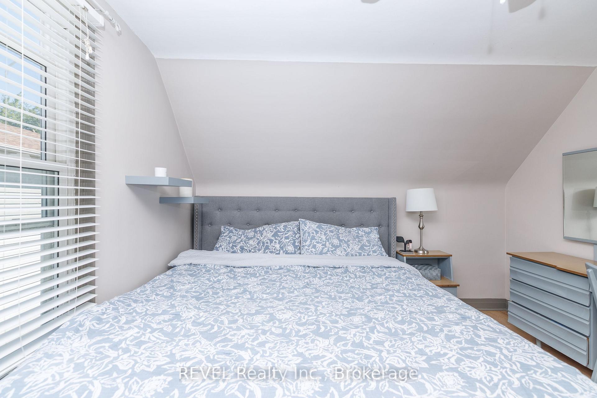 Photo 24 of 5608 Glamis Crescent, Niagara Falls, Hospital — HOMEH