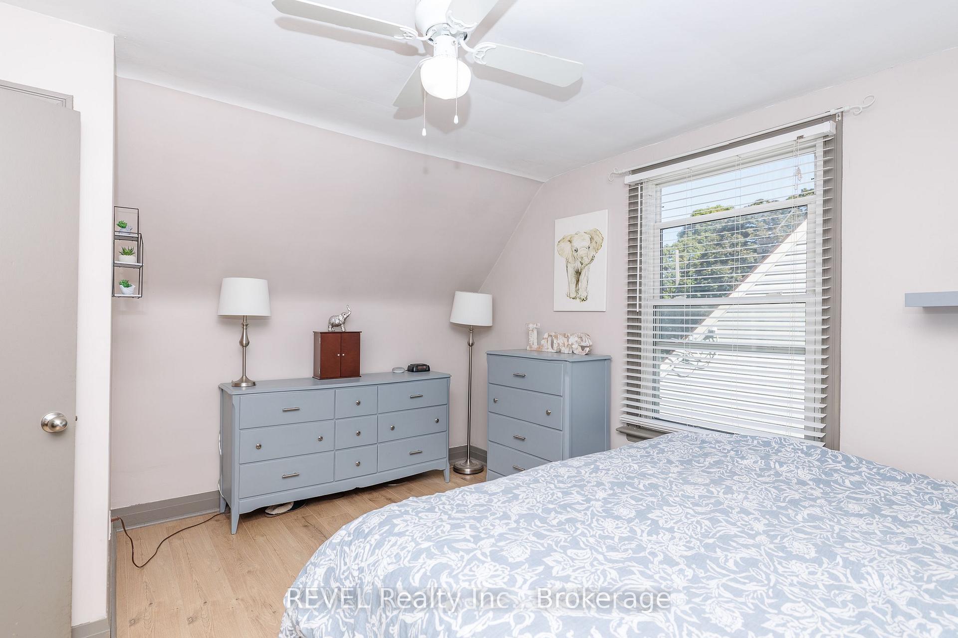 Photo 25 of 5608 Glamis Crescent, Niagara Falls, Hospital — HOMEH