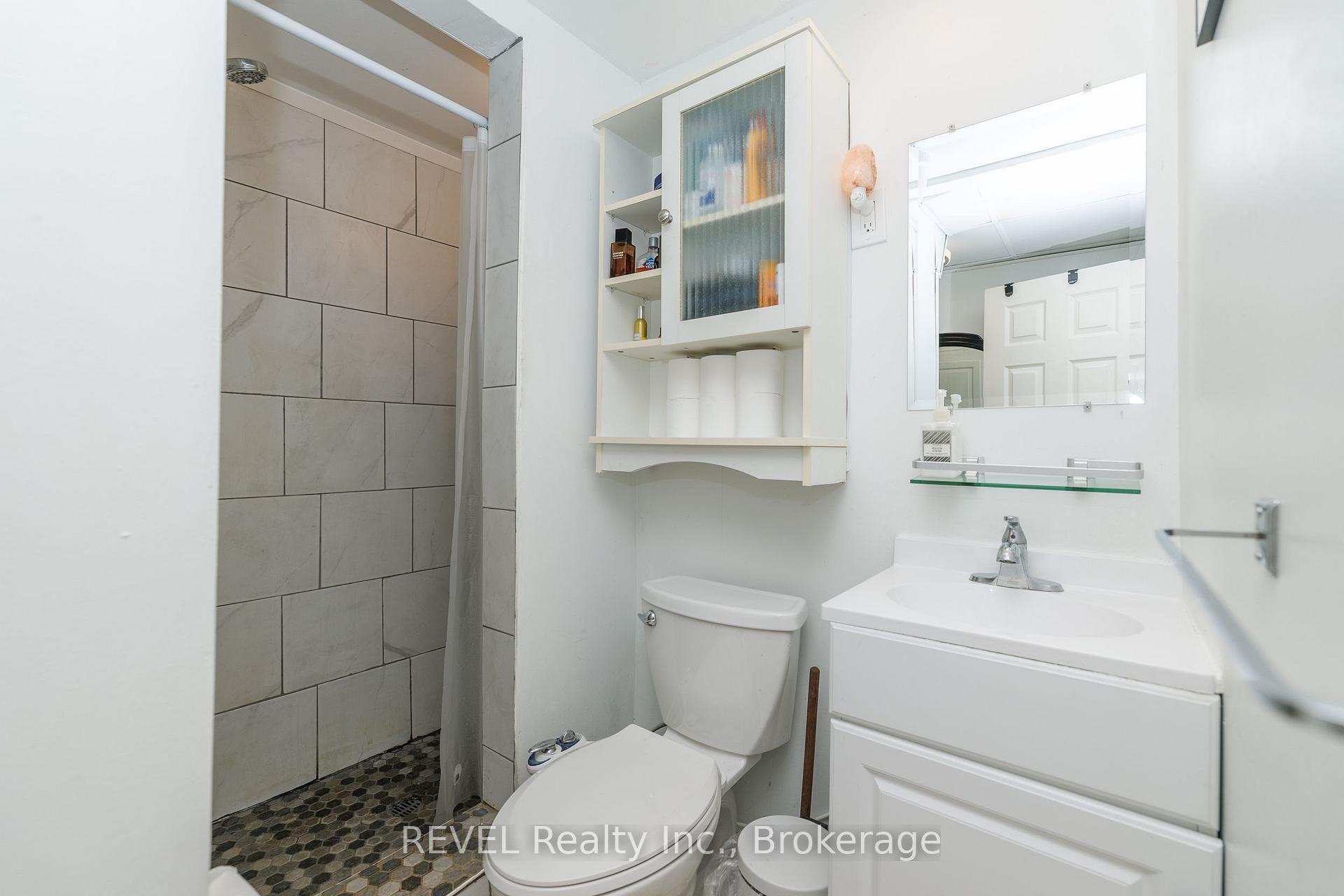 Photo 32 of 5608 Glamis Crescent, Niagara Falls, Hospital — HOMEH