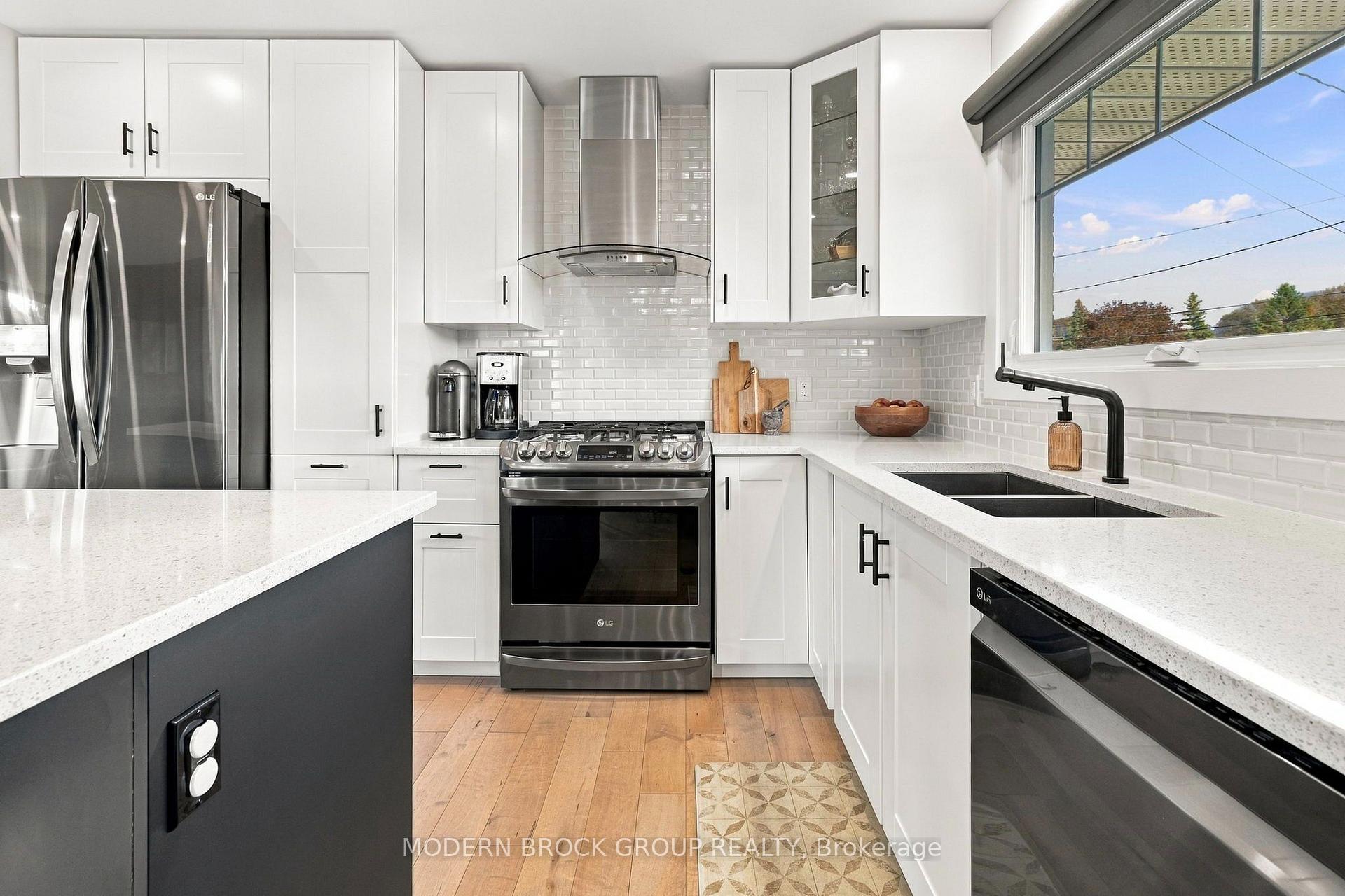 Photo 14 of 10 Manor Drive, Brockville, Brockville — HOMEH