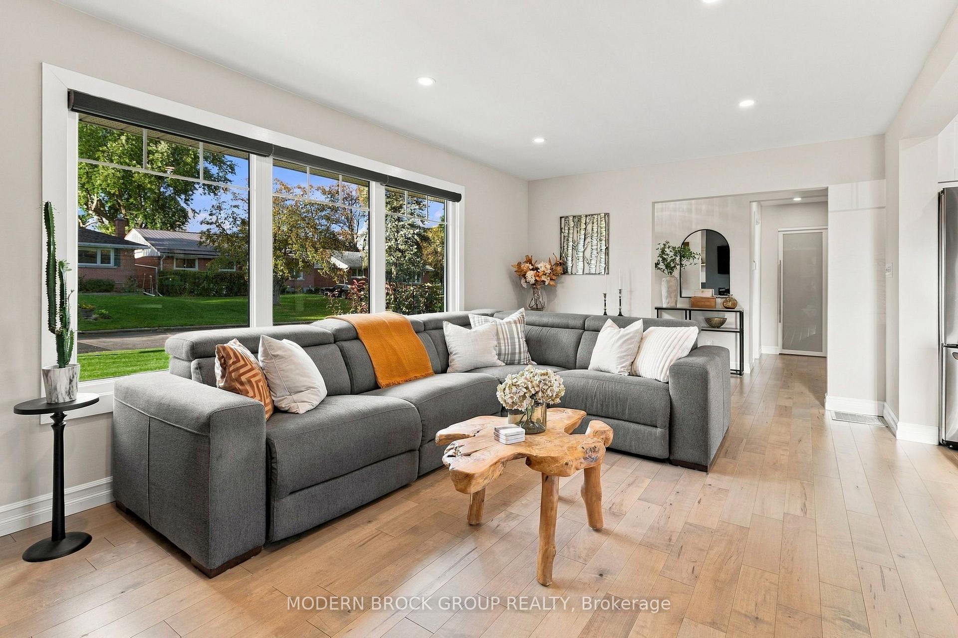 Photo 20 of 10 Manor Drive, Brockville, Brockville — HOMEH