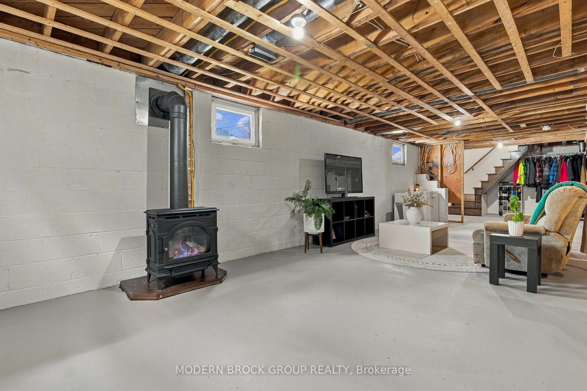 Photo 37 of 10 Manor Drive, Brockville, Brockville — HOMEH