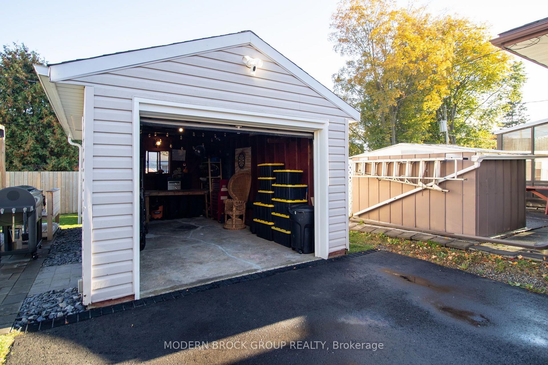 Photo 45 of 10 Manor Drive, Brockville, Brockville — HOMEH