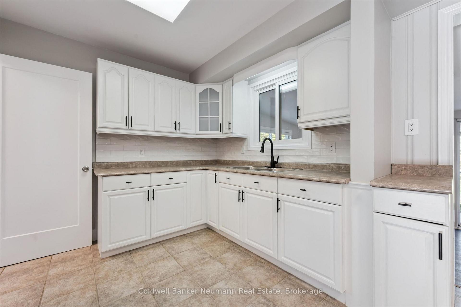 Photo 17 of 22 Carter Drive, Guelph, Grange Road — HOMEH