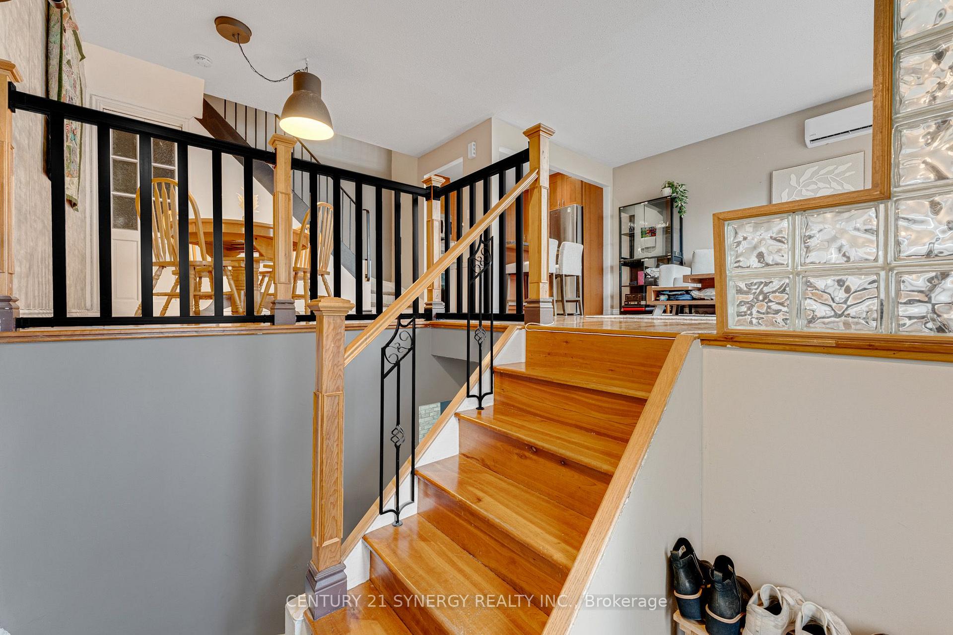 Photo 3 of 19 A Banner Road, Ottawa, Sheahan Estates/Trend Village — HOMEH