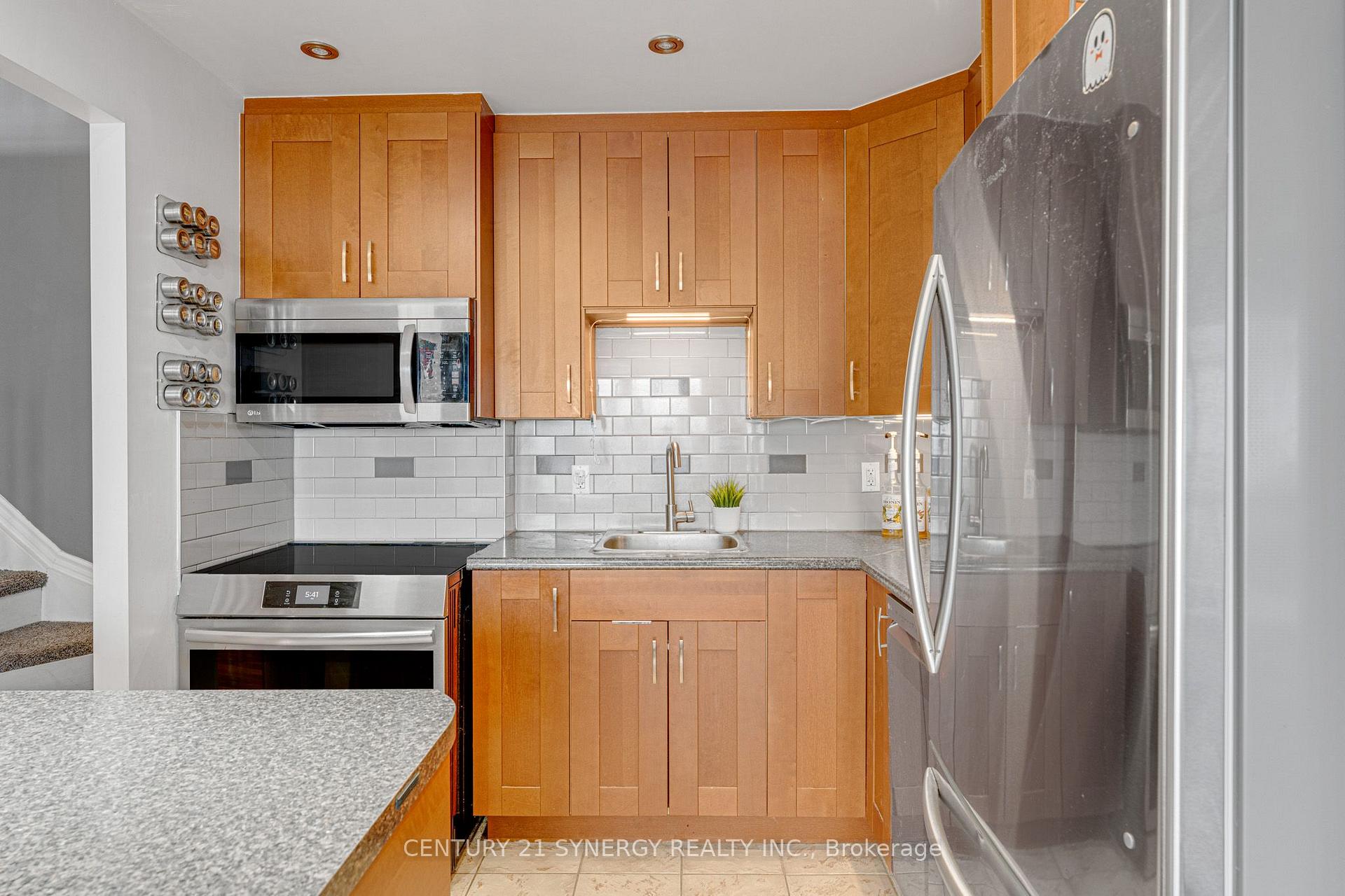 Photo 12 of 19 A Banner Road, Ottawa, Sheahan Estates/Trend Village — HOMEH