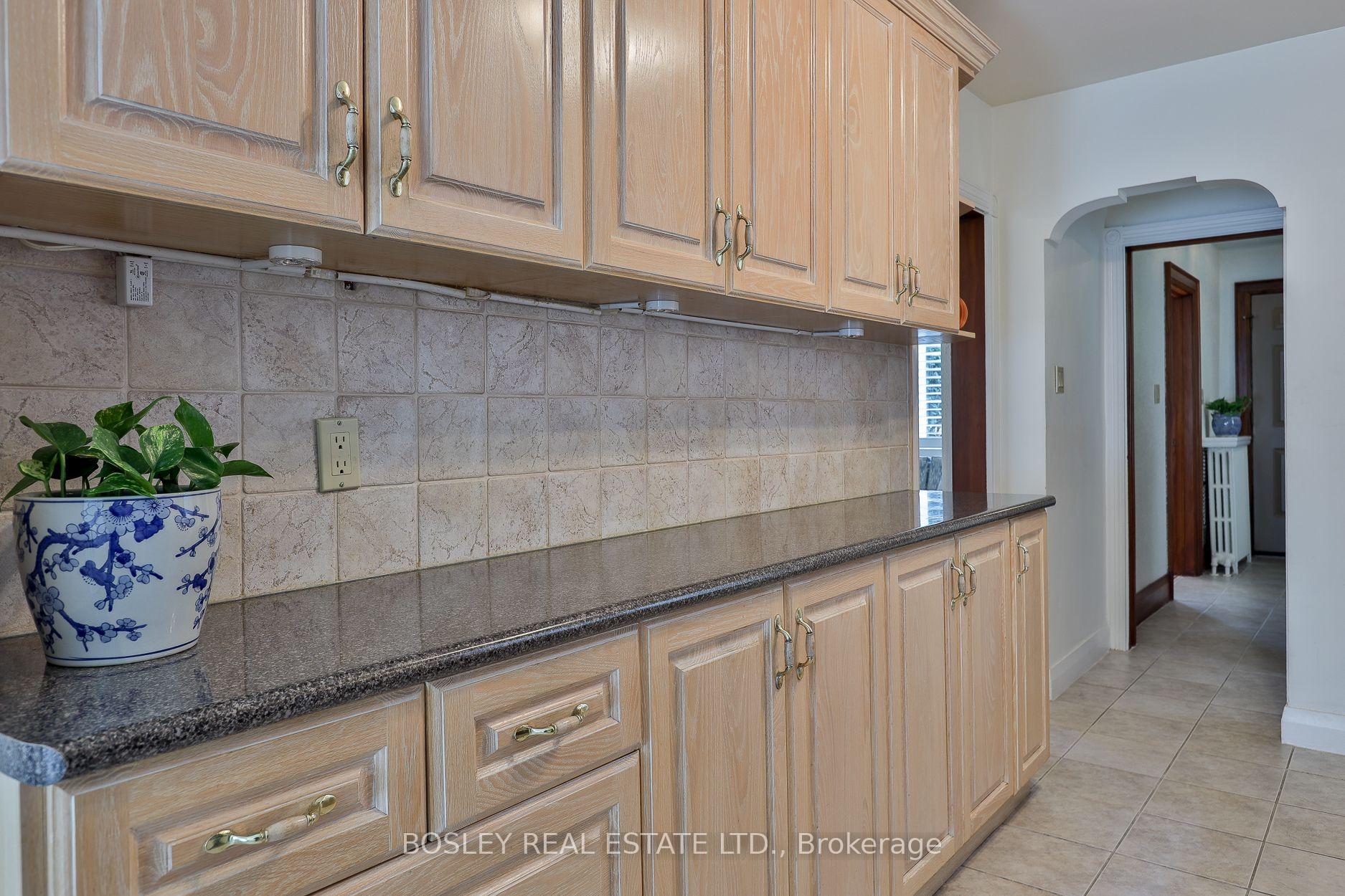 Photo 16 of 41 St Cuthberts Road, Toronto, Leaside — HOMEH