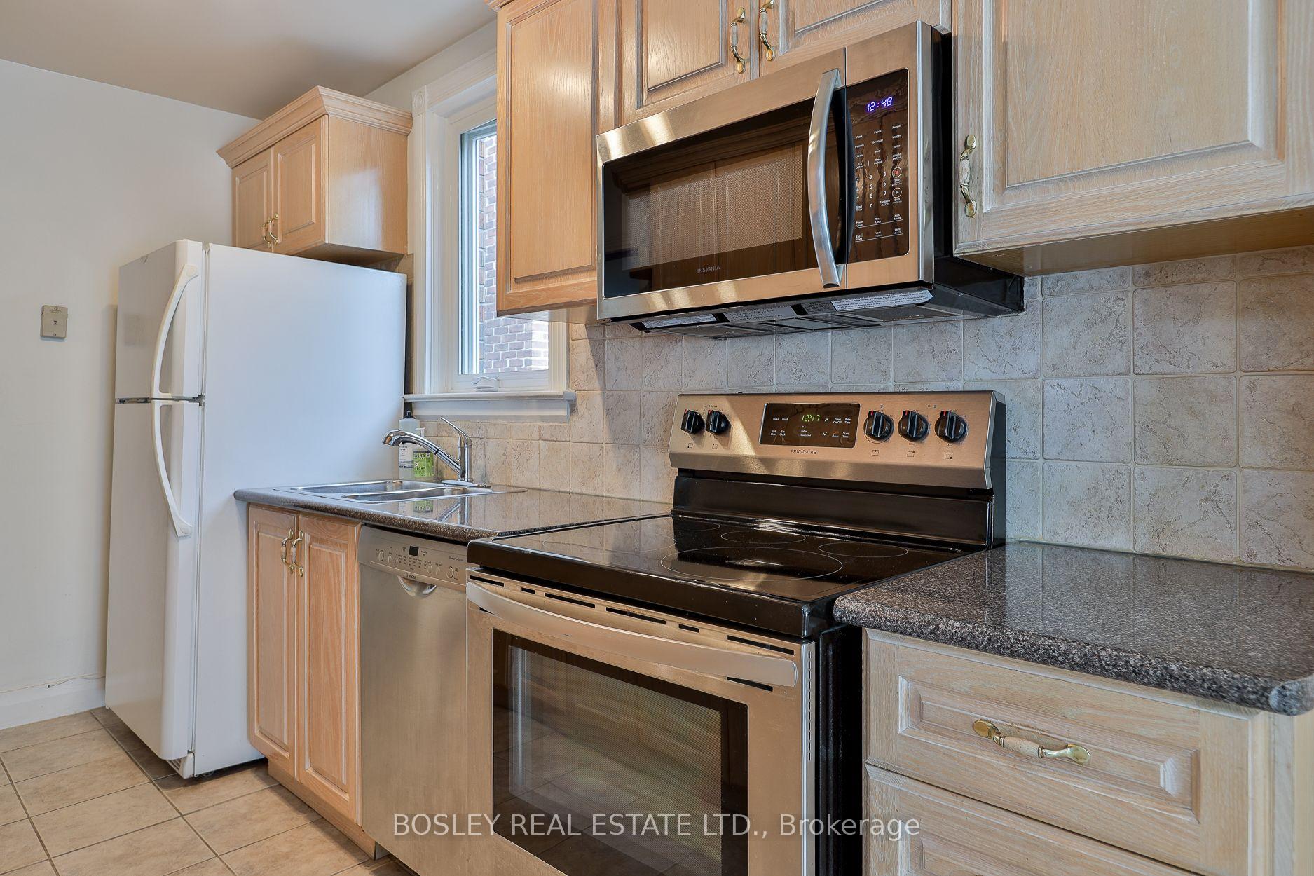 Photo 17 of 41 St Cuthberts Road, Toronto, Leaside — HOMEH