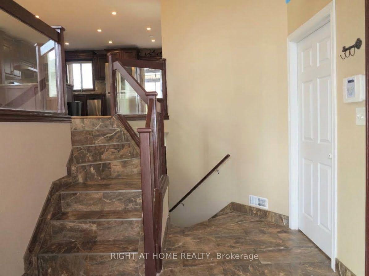 Photo 2 of 101 Joanne Court, Leamington — HOMEH