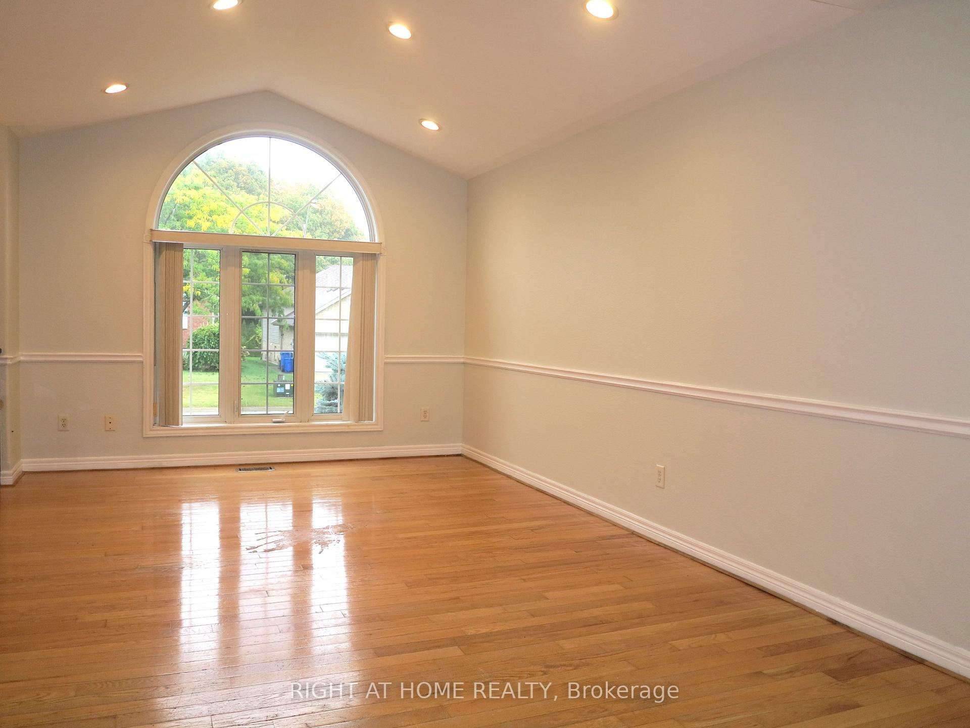 Photo 5 of 101 Joanne Court, Leamington — HOMEH