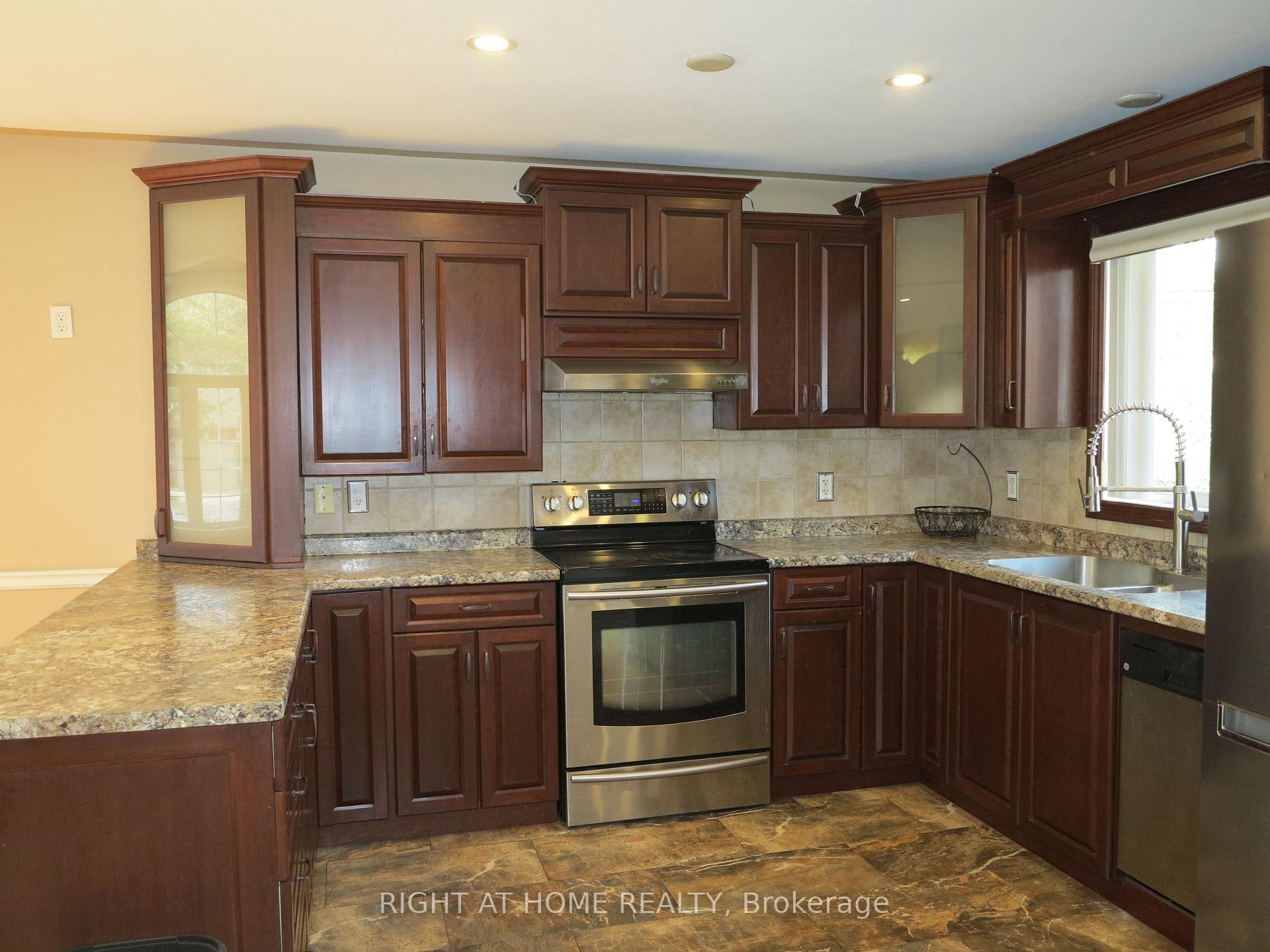 Photo 8 of 101 Joanne Court, Leamington — HOMEH