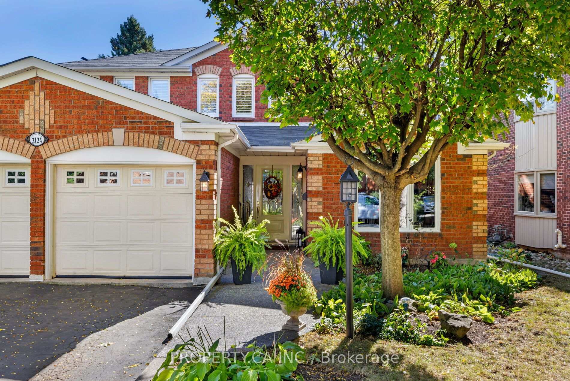 Photo 2 of 2124 Langtry Drive, Oakville, Glen Abbey — HOMEH