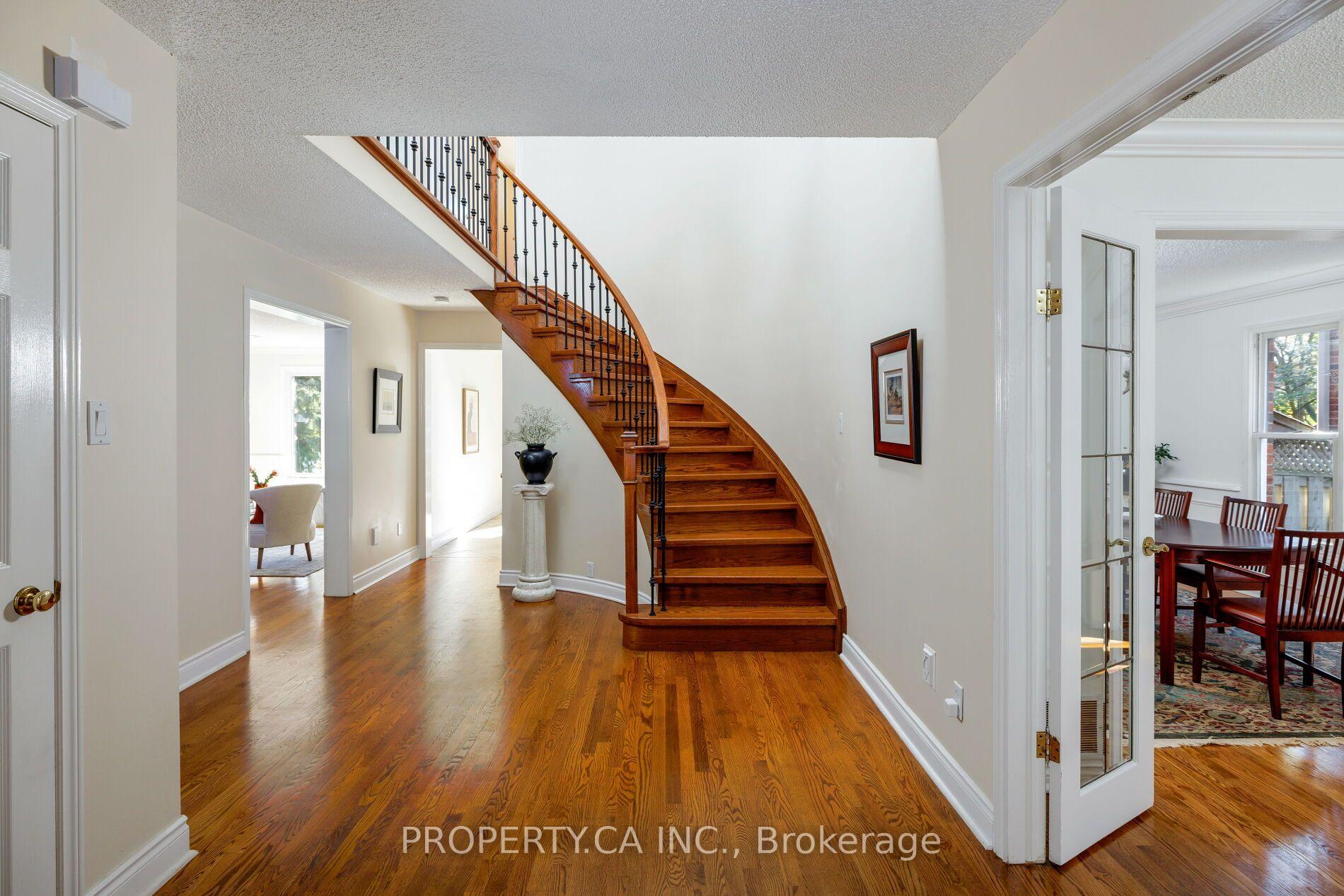 Photo 3 of 2124 Langtry Drive, Oakville, Glen Abbey — HOMEH