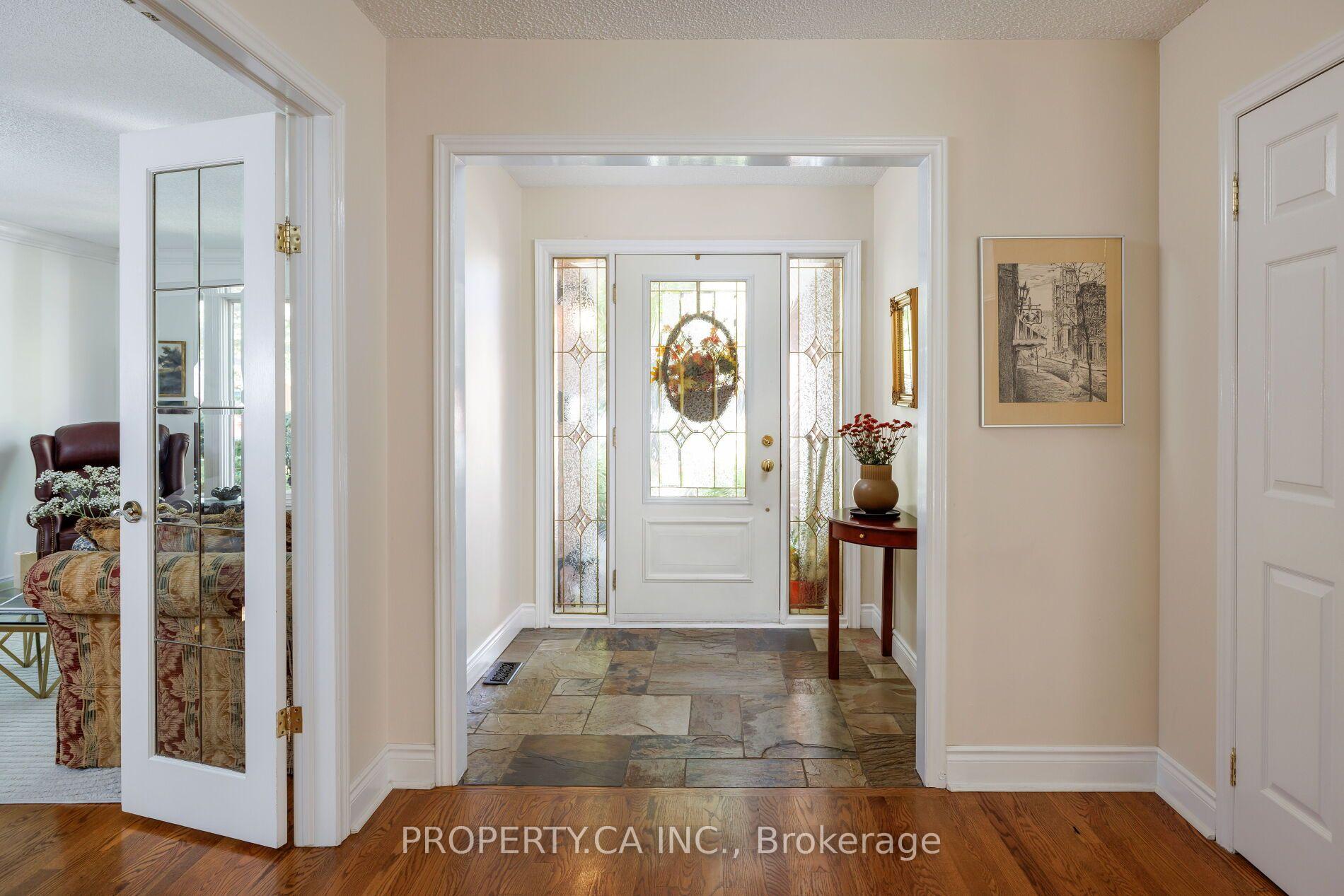 Photo 4 of 2124 Langtry Drive, Oakville, Glen Abbey — HOMEH