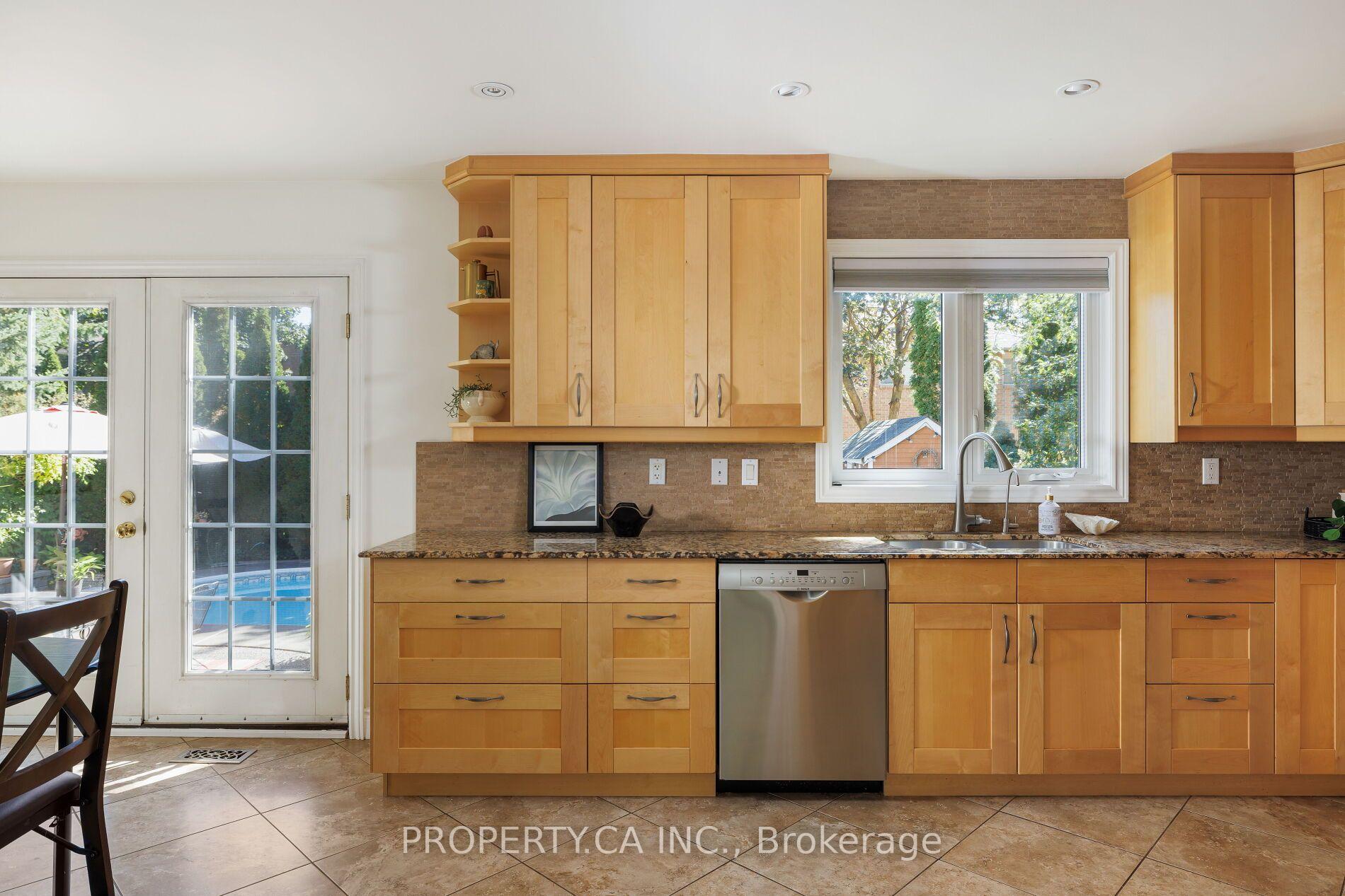Photo 10 of 2124 Langtry Drive, Oakville, Glen Abbey — HOMEH