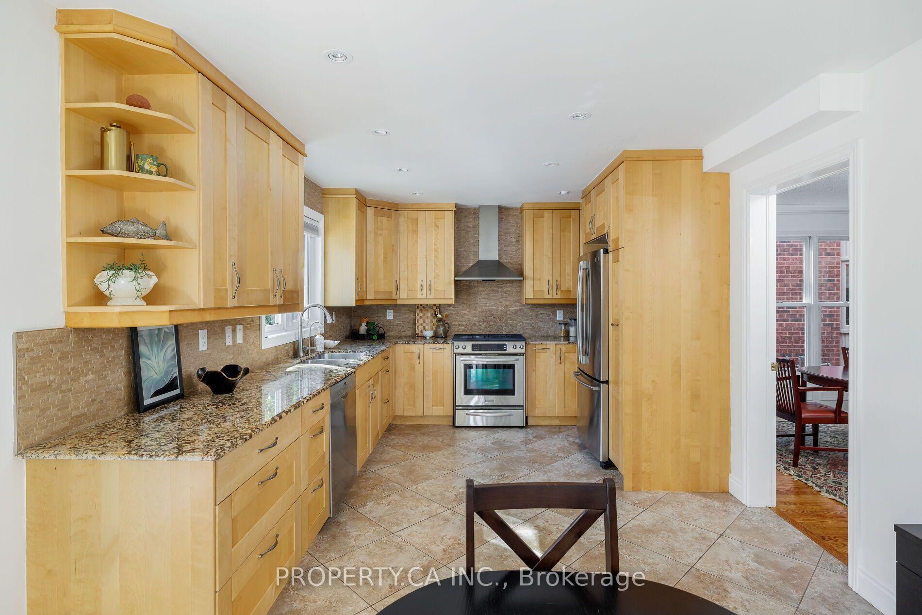 Photo 11 of 2124 Langtry Drive, Oakville, Glen Abbey — HOMEH