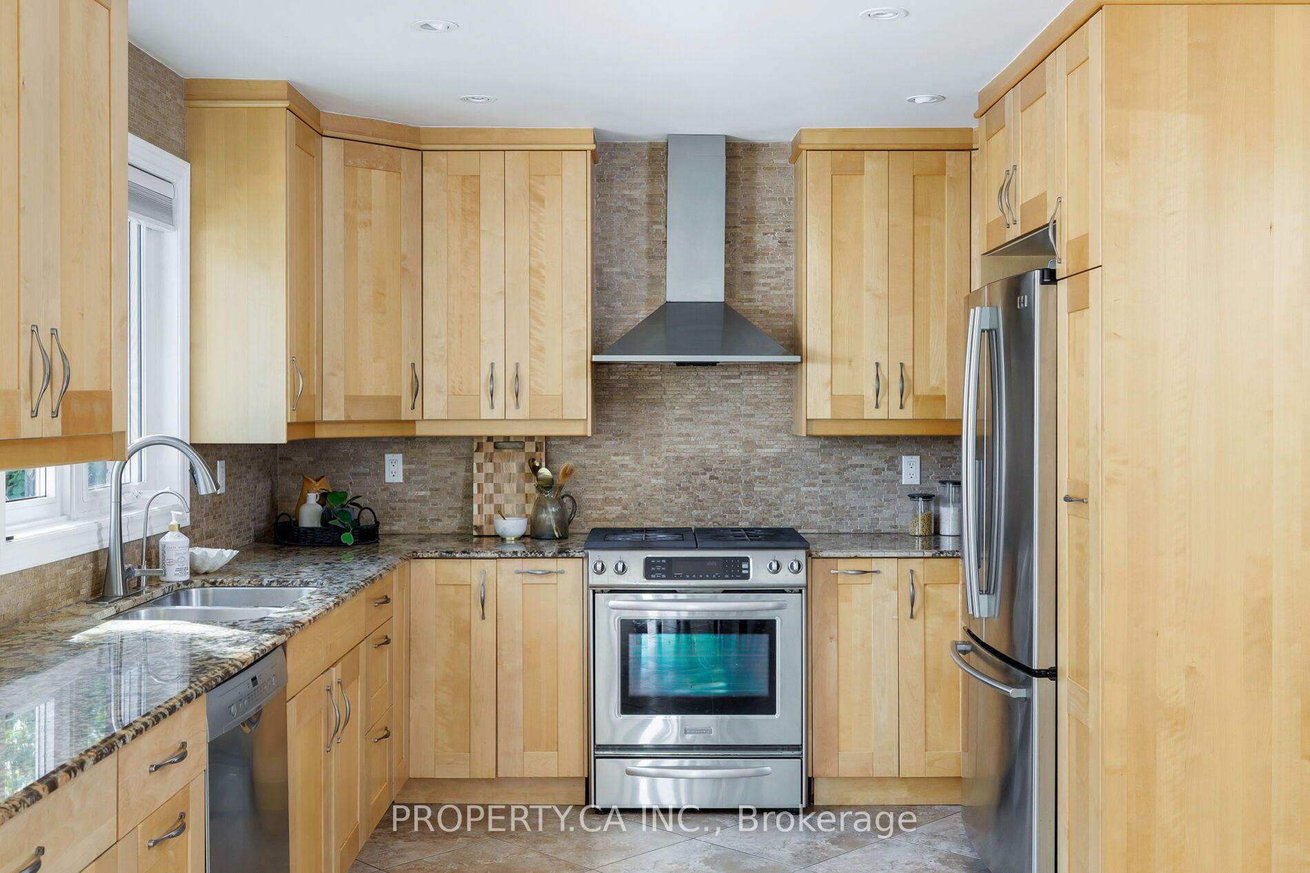 Photo 12 of 2124 Langtry Drive, Oakville, Glen Abbey — HOMEH