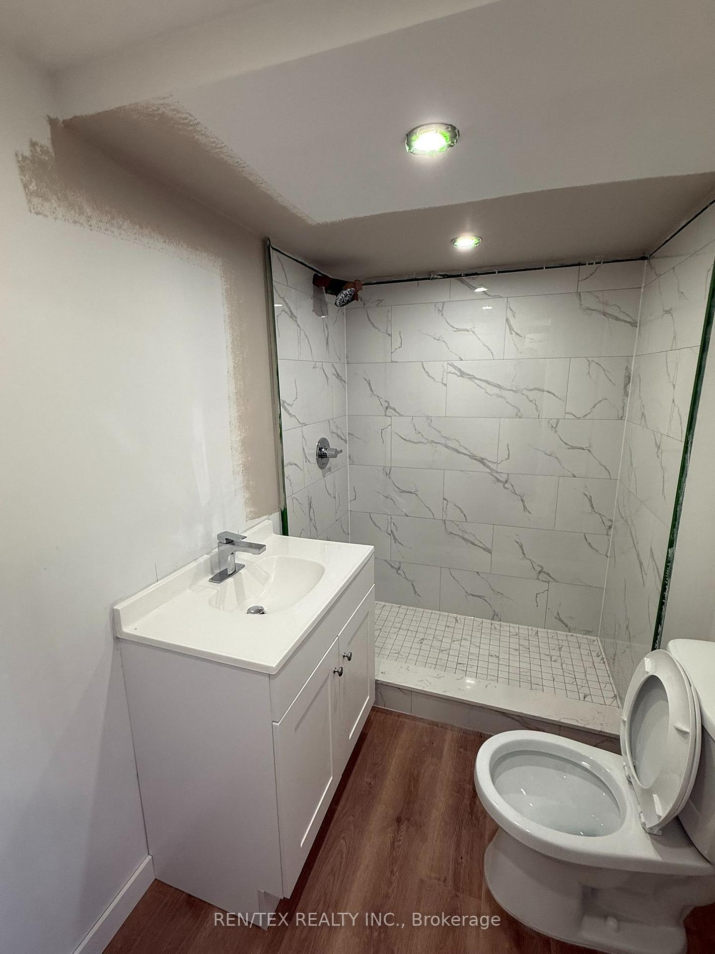 Photo 3 of Unit Lower 1, 52 Watercliffe Road, Etobicoke, Rexdale-Kipling — HOMEH
