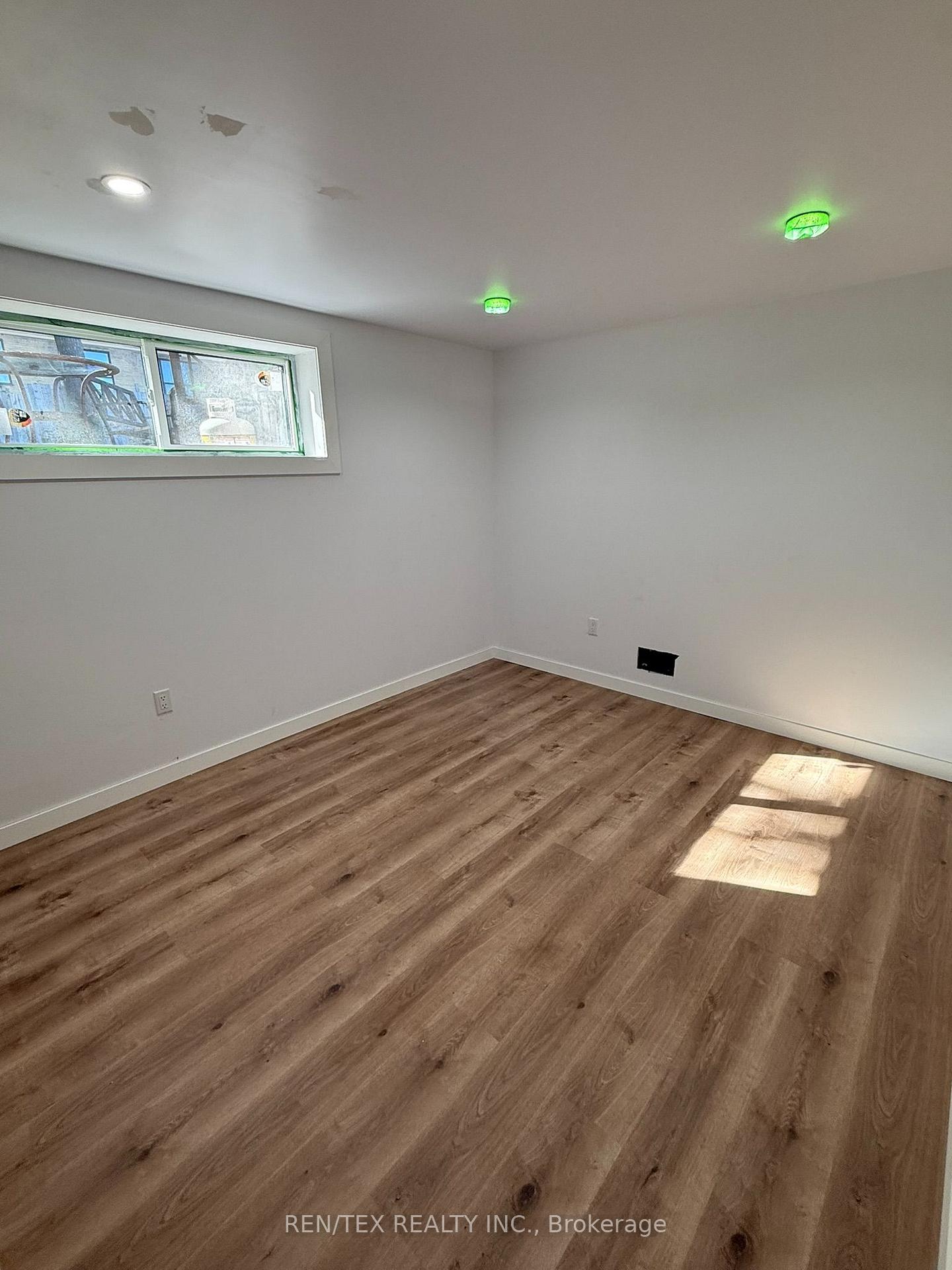 Photo 2 of Unit Lower 2, 52 Watercliffe Road, Etobicoke, Rexdale-Kipling — HOMEH