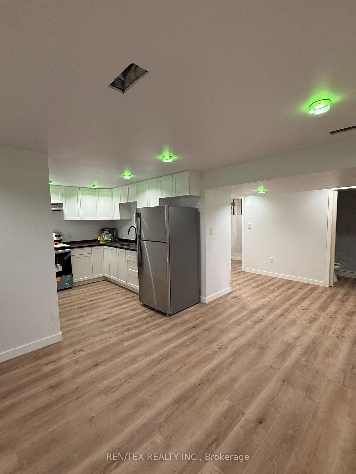 Photo 3 of Unit Lower 2, 52 Watercliffe Road, Etobicoke, Rexdale-Kipling — HOMEH