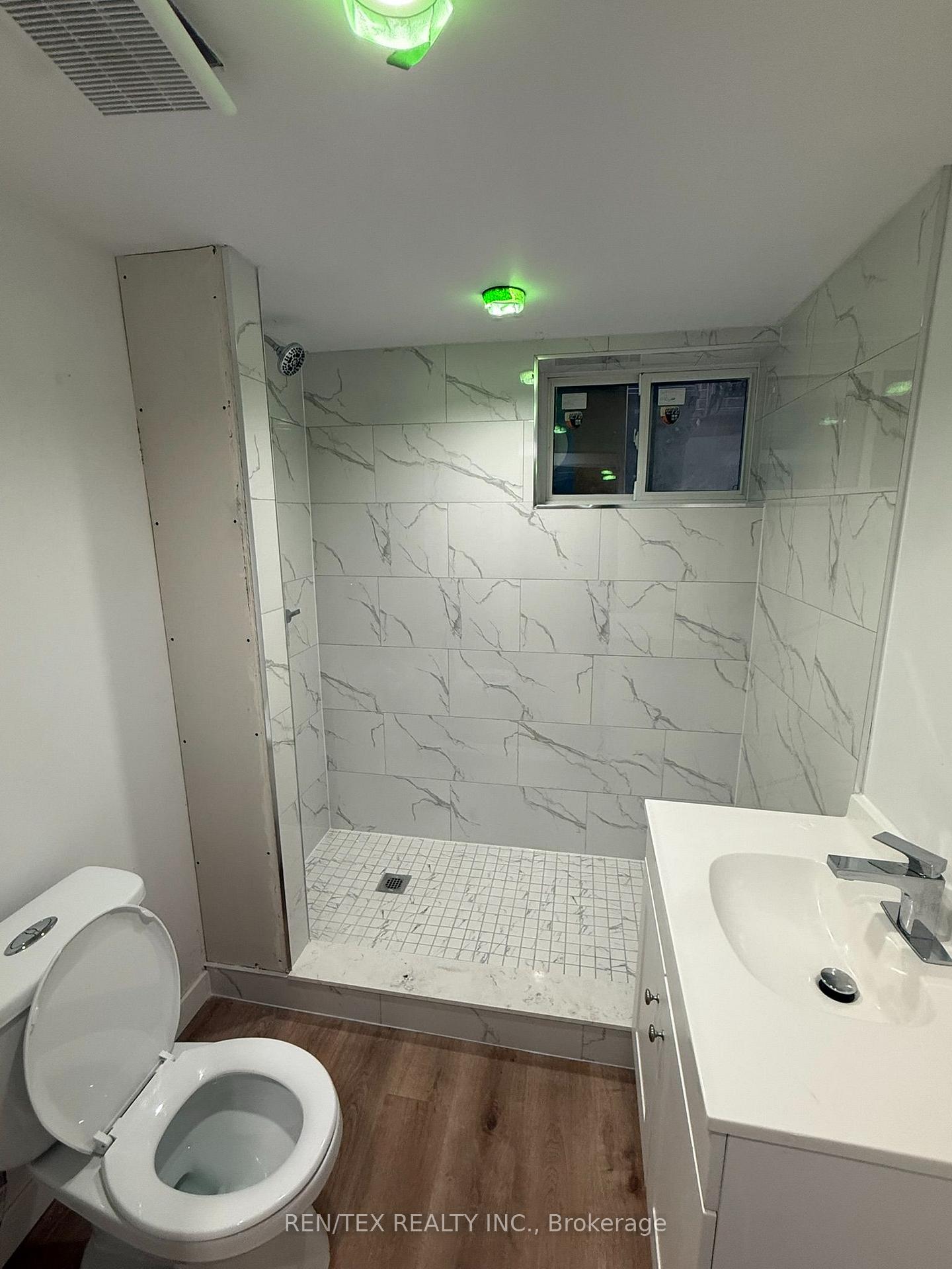 Photo 4 of Unit Lower 2, 52 Watercliffe Road, Etobicoke, Rexdale-Kipling — HOMEH
