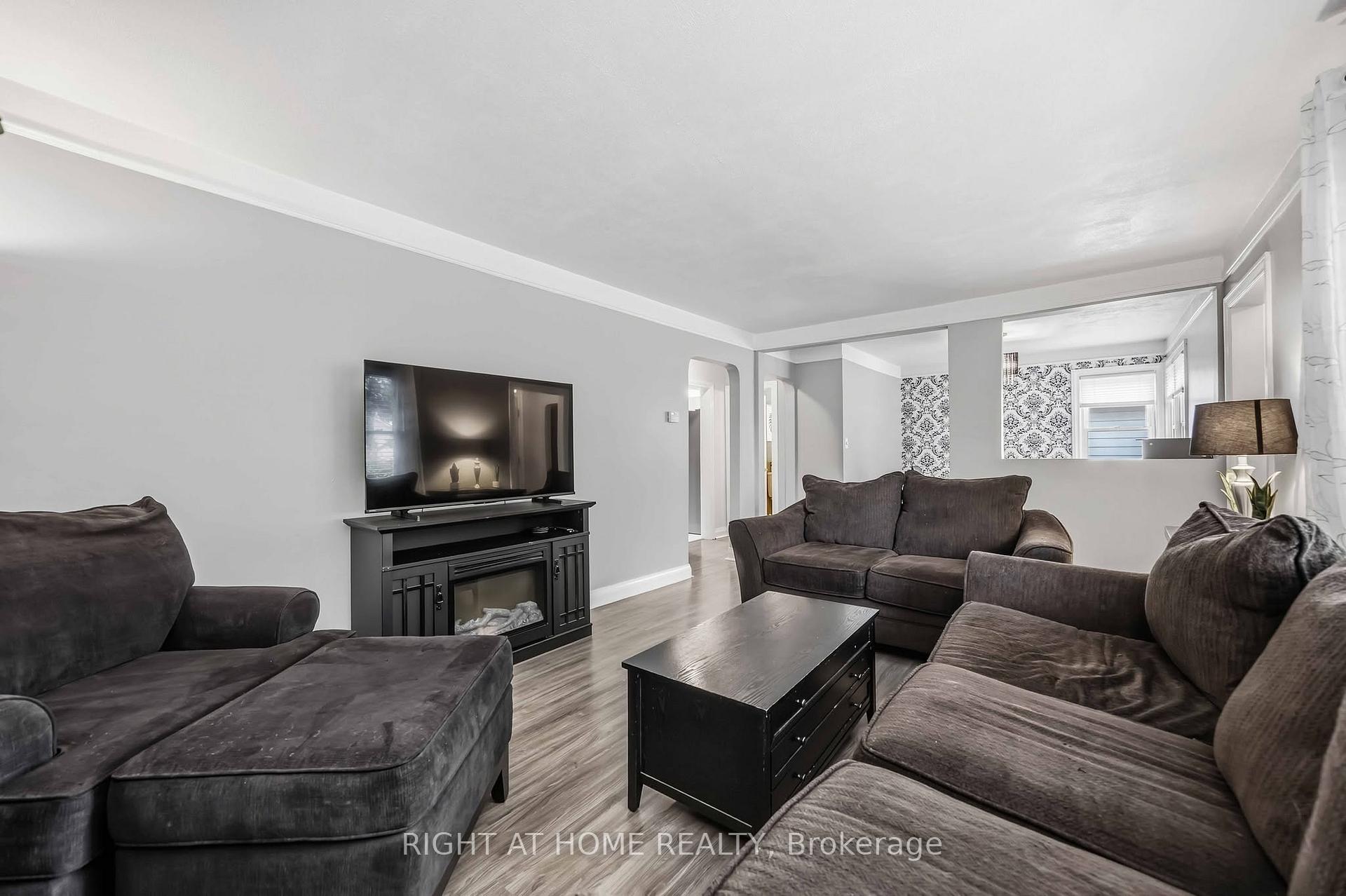 Photo 5 of 139 Gordon Street, Sarnia — HOMEH