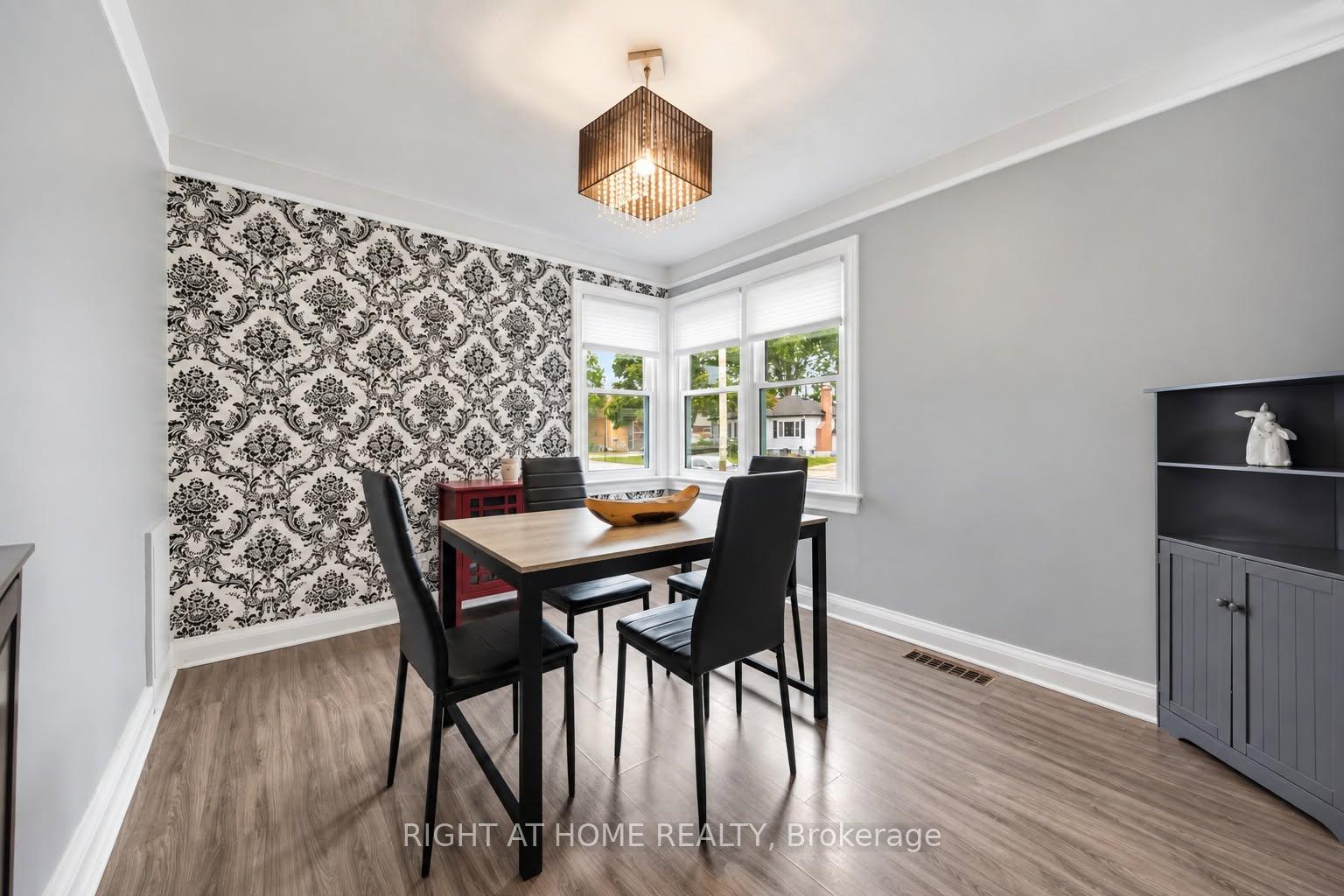 Photo 7 of 139 Gordon Street, Sarnia — HOMEH
