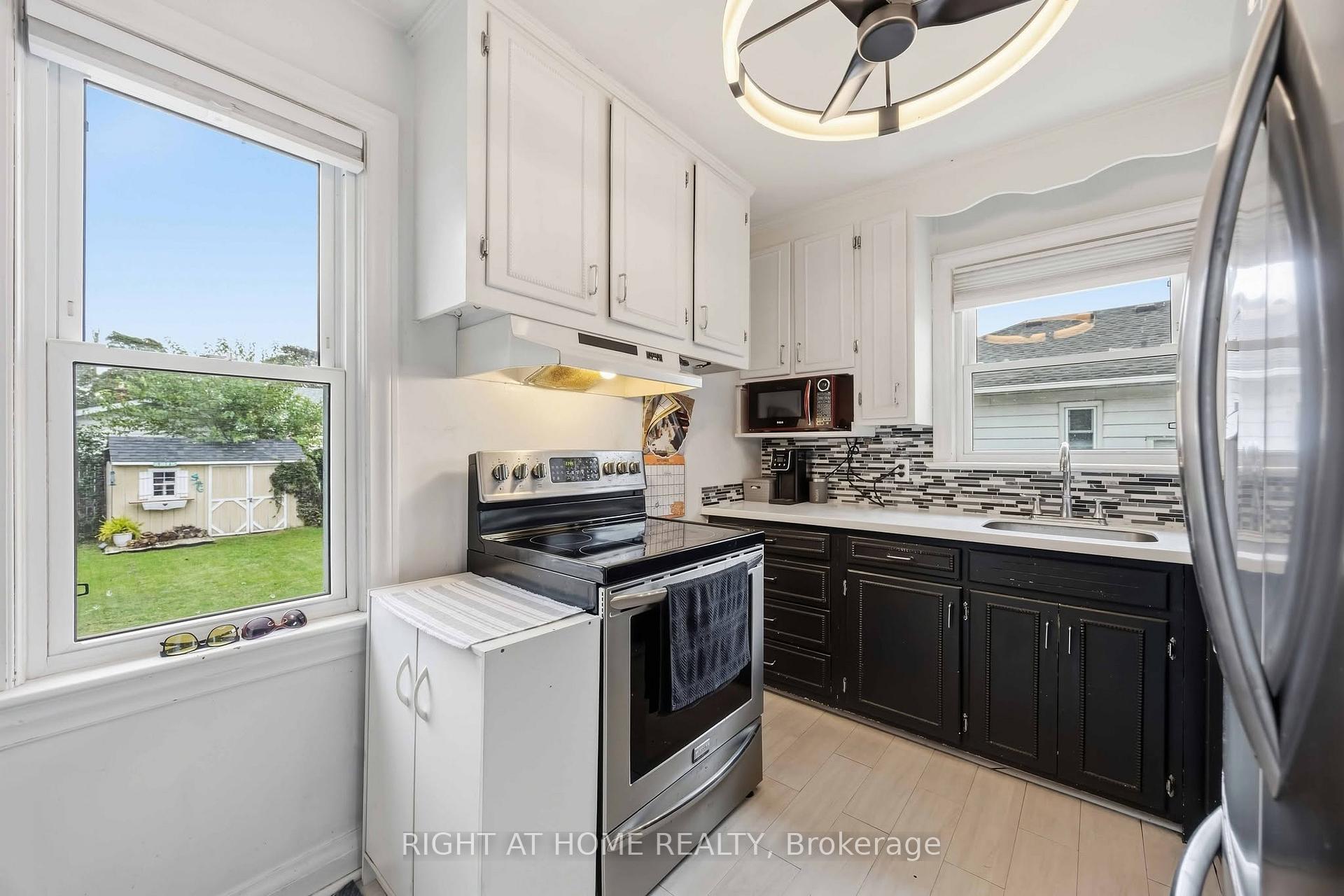 Photo 10 of 139 Gordon Street, Sarnia — HOMEH
